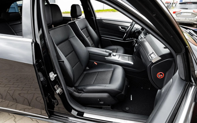 Mercedes-Benz Klasa E cena 62900 przebieg: 208000, rok produkcji 2013 z Warszawa małe 667